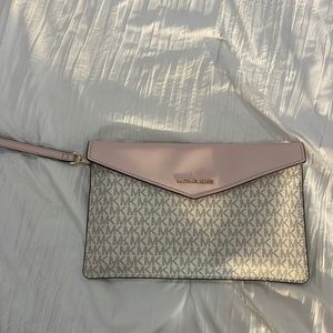 Micheal kors wristlet